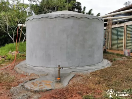 En la Comunidad-Luz Figueira se construye cisterna después de un curso y de trabajo grupal voluntario (mutirão)
